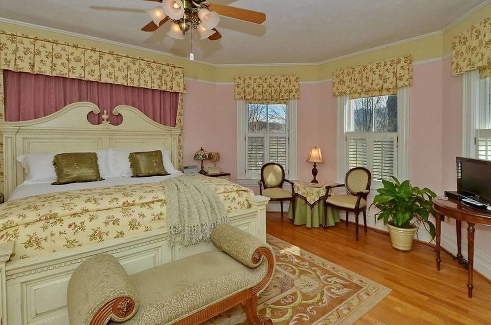 Oak Hill On Love Lane Bed And Breakfast Inn Waynesville Eksteriør bilde
