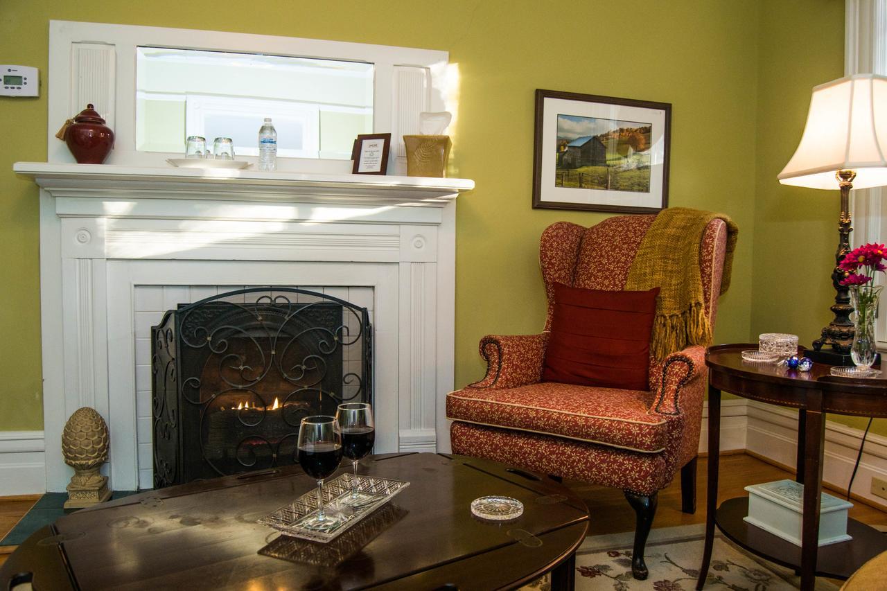 Oak Hill On Love Lane Bed And Breakfast Inn Waynesville Eksteriør bilde