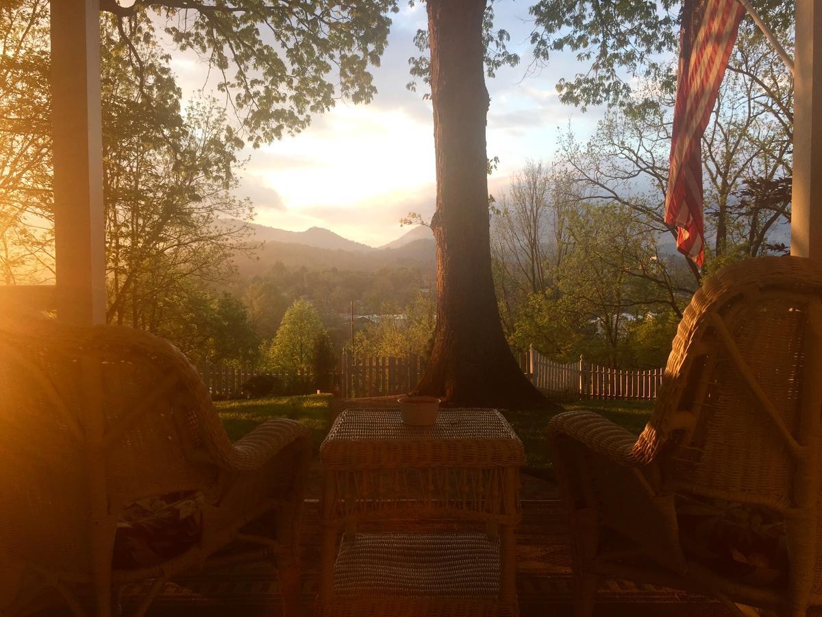 Oak Hill On Love Lane Bed And Breakfast Inn Waynesville Eksteriør bilde