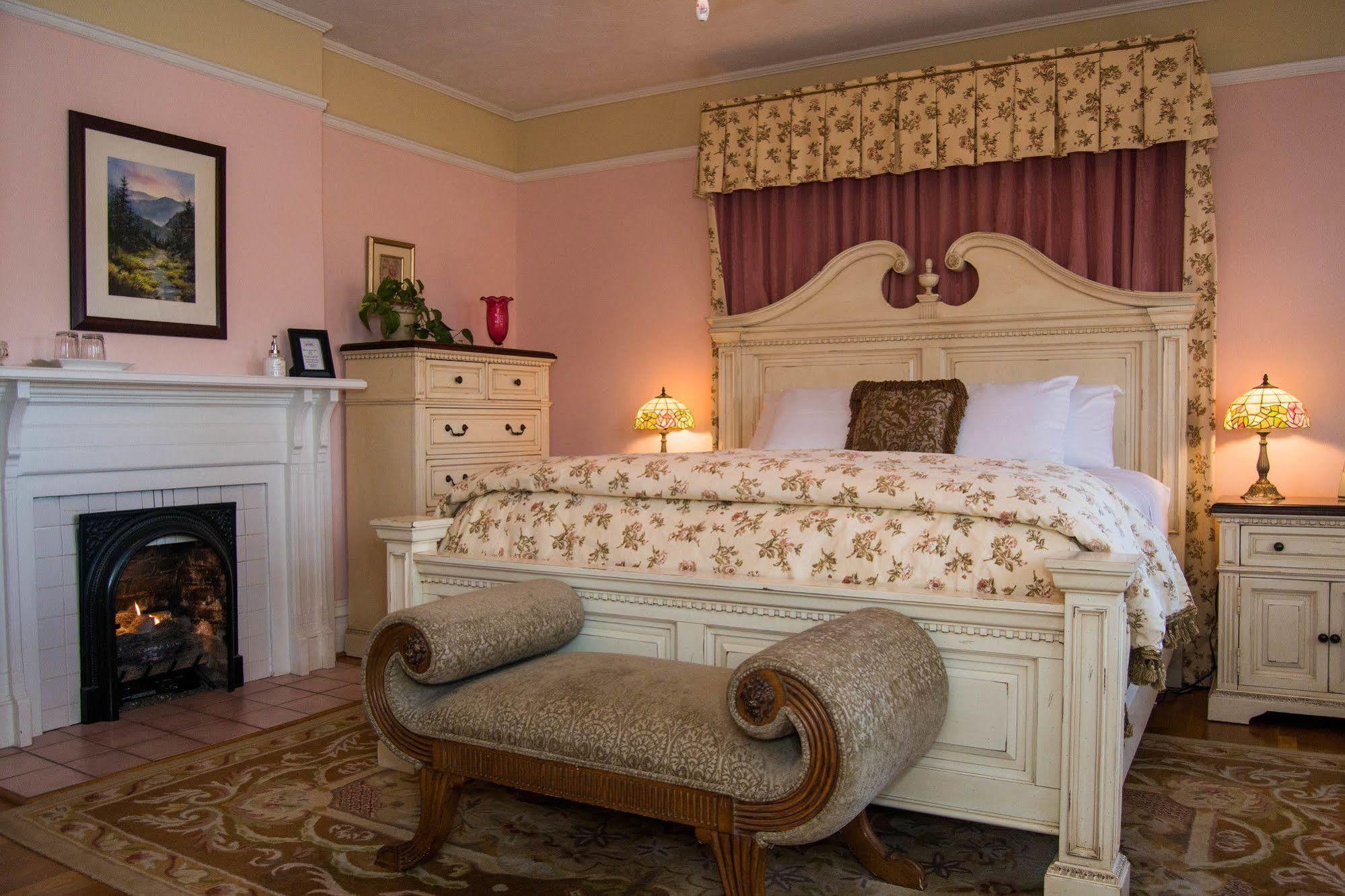 Oak Hill On Love Lane Bed And Breakfast Inn Waynesville Eksteriør bilde