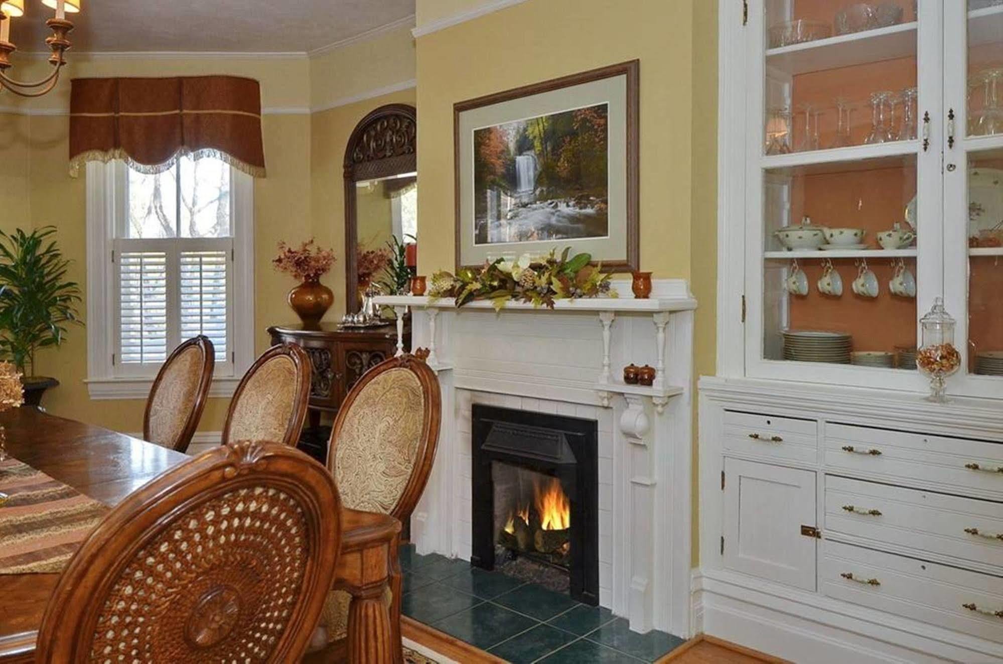 Oak Hill On Love Lane Bed And Breakfast Inn Waynesville Eksteriør bilde