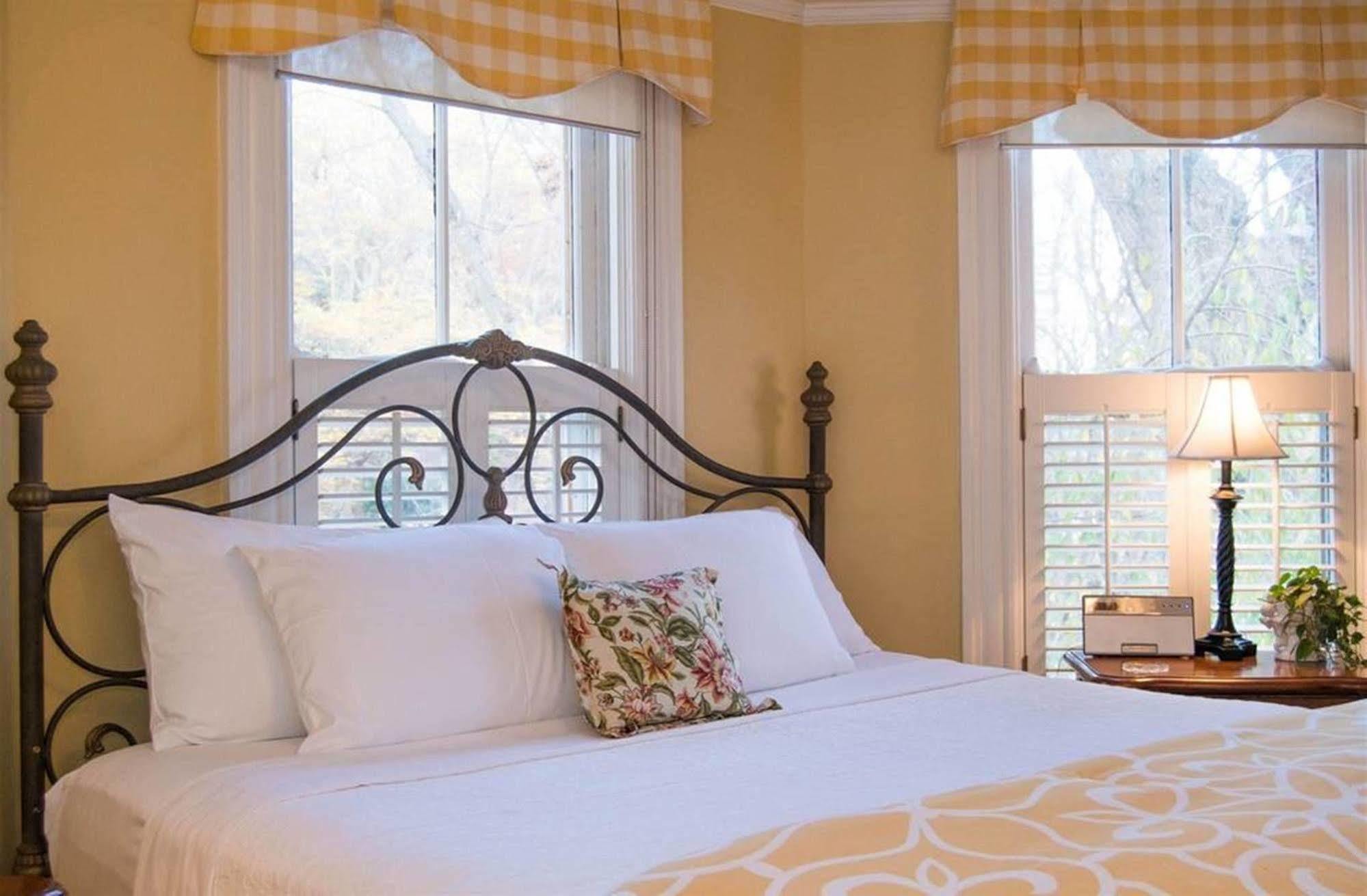 Oak Hill On Love Lane Bed And Breakfast Inn Waynesville Eksteriør bilde