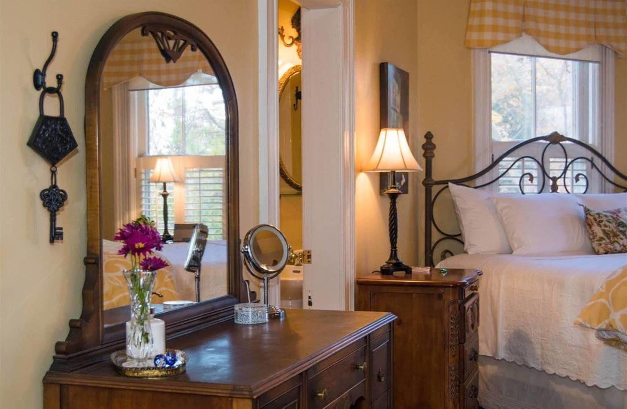 Oak Hill On Love Lane Bed And Breakfast Inn Waynesville Eksteriør bilde