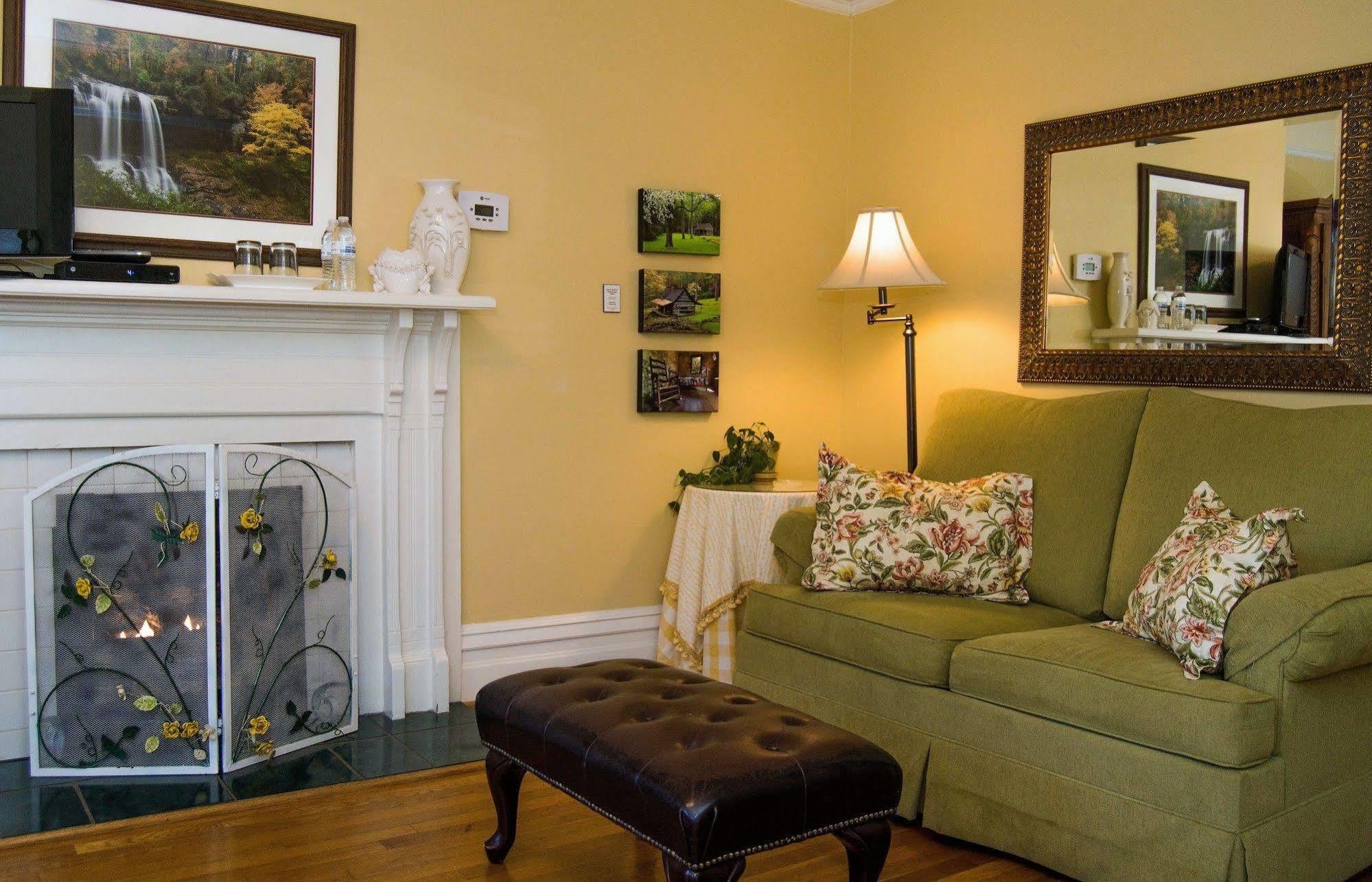 Oak Hill On Love Lane Bed And Breakfast Inn Waynesville Eksteriør bilde