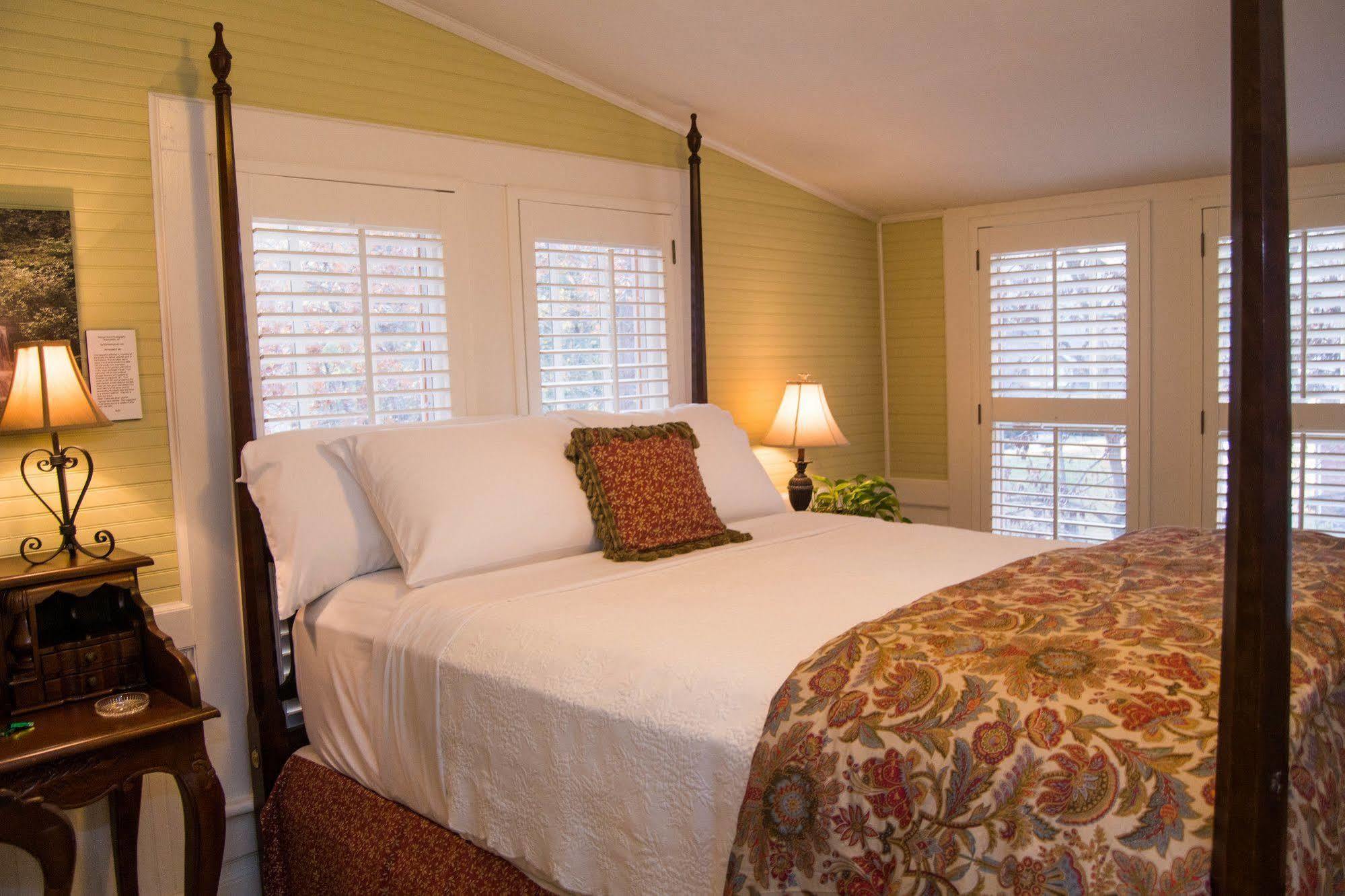 Oak Hill On Love Lane Bed And Breakfast Inn Waynesville Eksteriør bilde