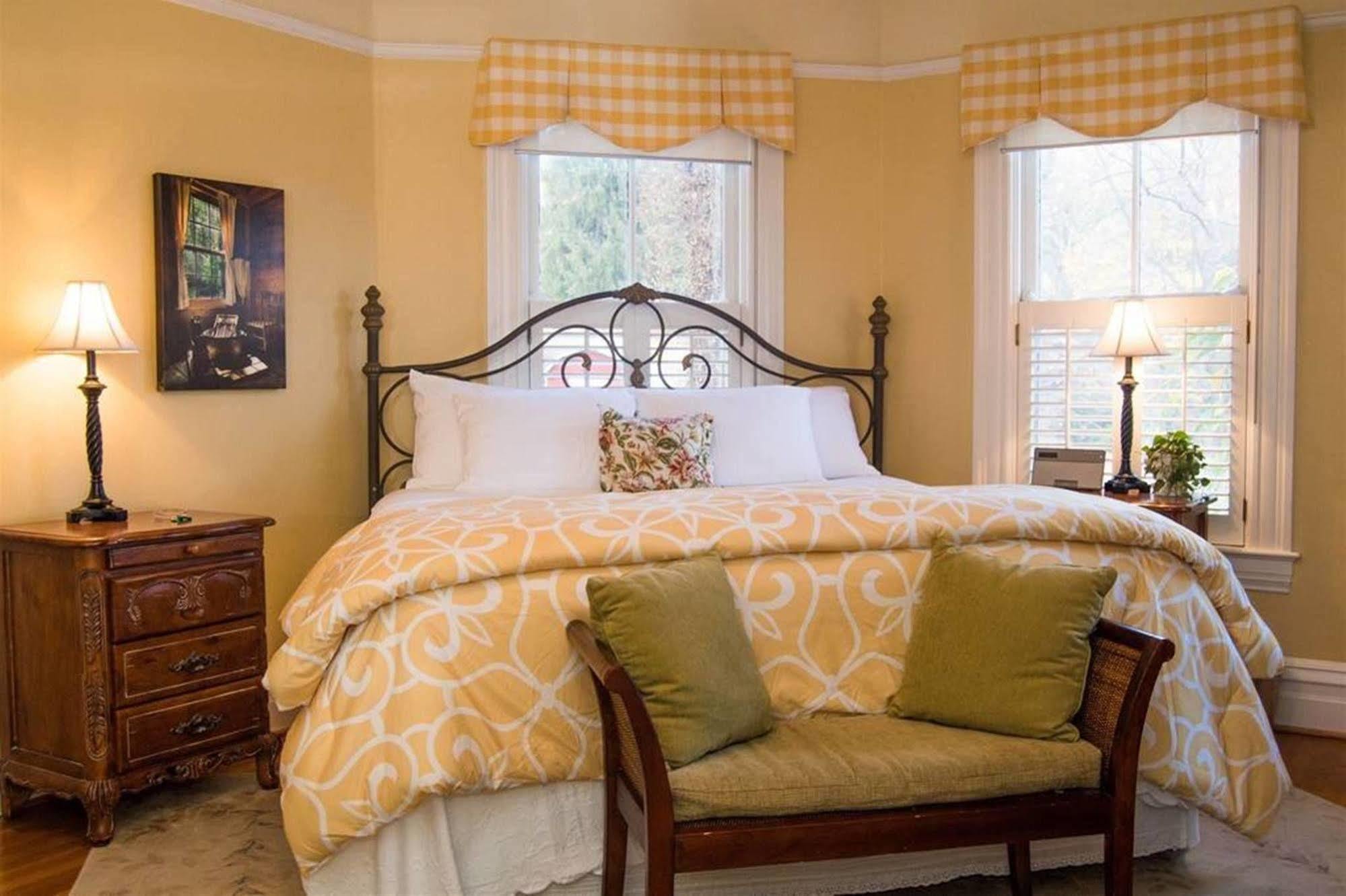 Oak Hill On Love Lane Bed And Breakfast Inn Waynesville Eksteriør bilde